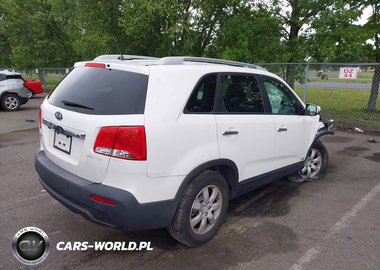 2011 Kia Sorento Lx VIN:5XYKTDA10BG144269 - 4