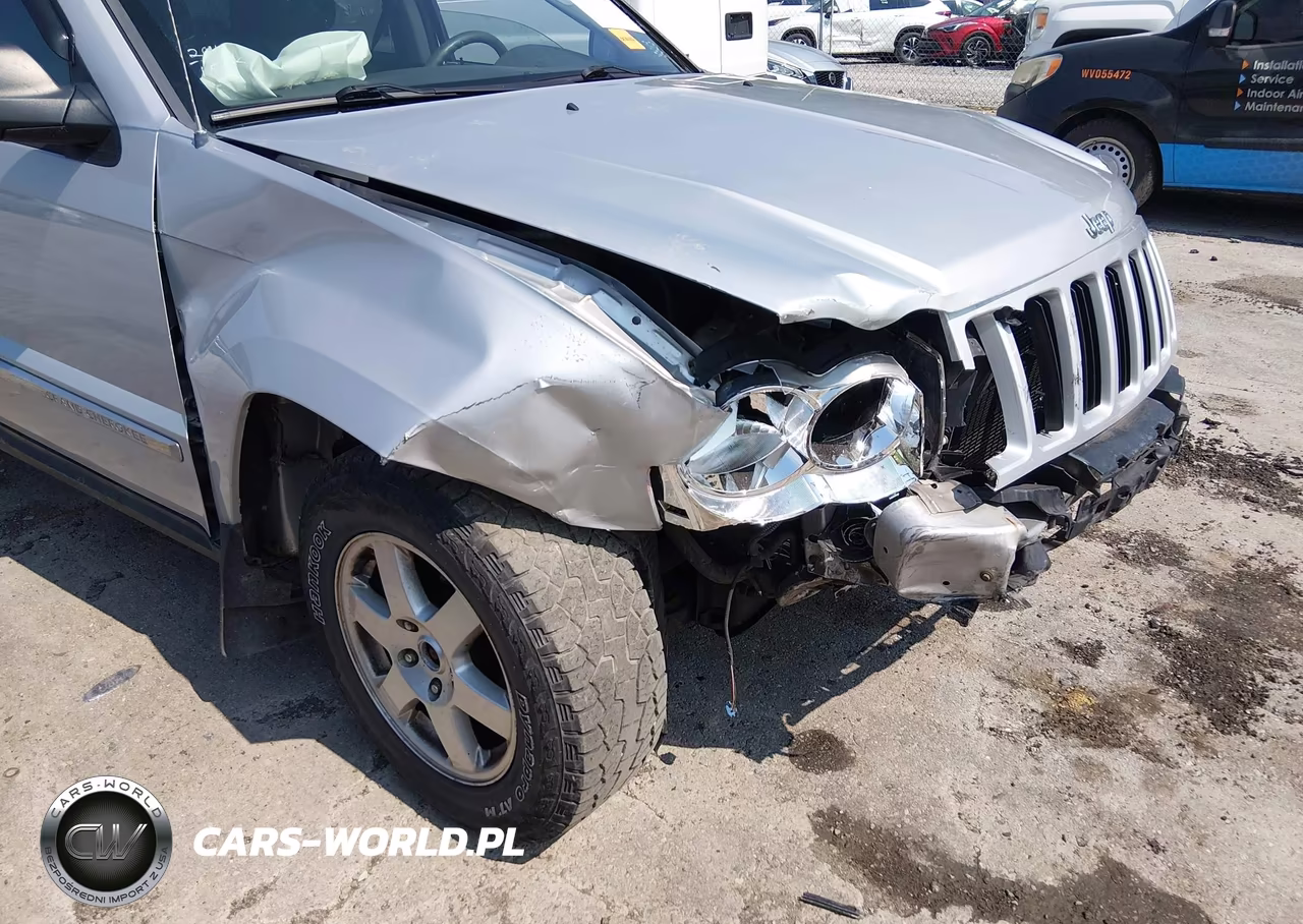 2010 Jeep Grand Cherokee Laredo VIN:1J4PR4GKXAC129179 - 18