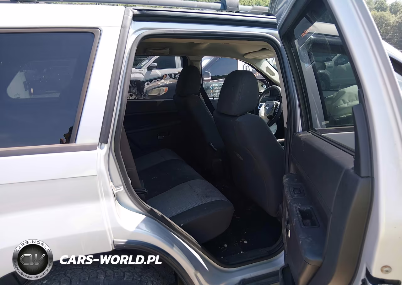 2010 Jeep Grand Cherokee Laredo VIN:1J4PR4GKXAC129179 - 8
