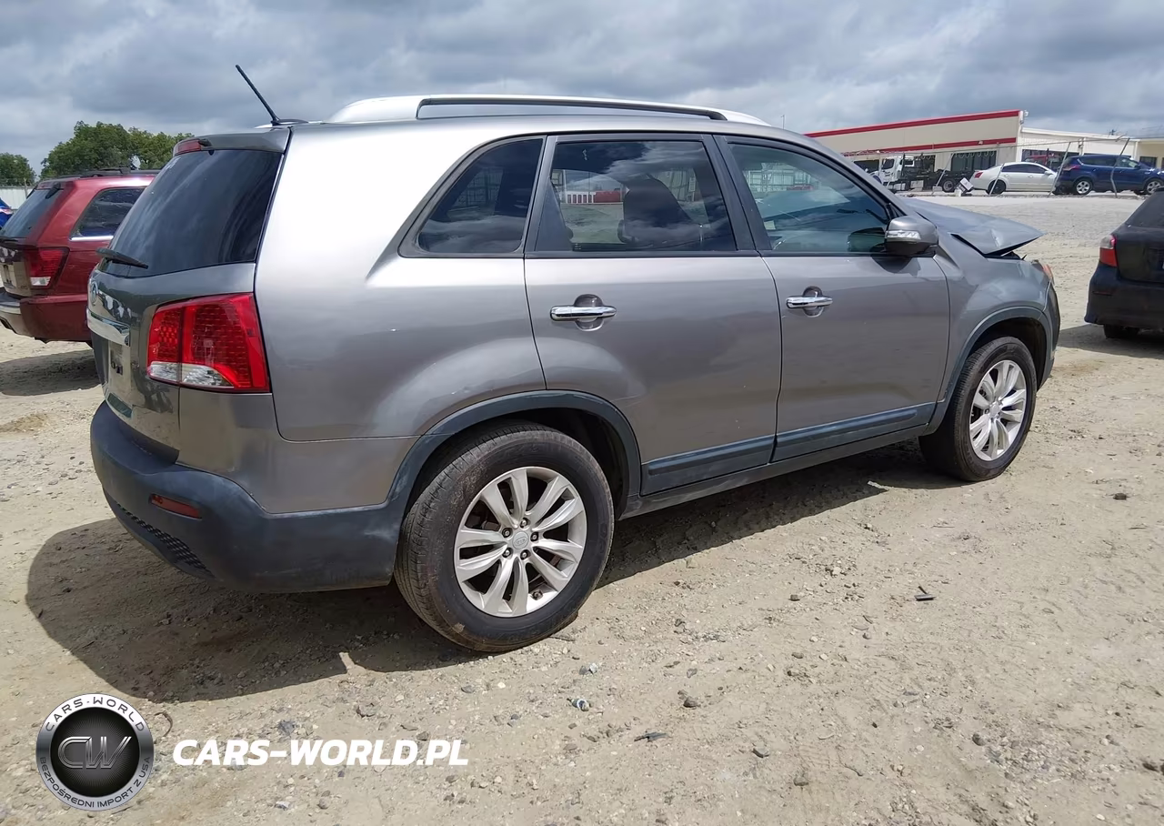 2011 Kia Sorento Lx V6 VIN:5XYKT4A26BG153793 - 4