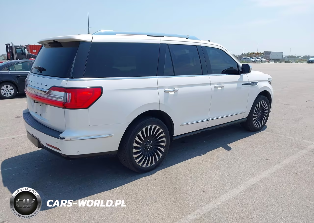2018 Lincoln Navigator Black Label VIN:5LMJJ2TT4JEL21443 - 4