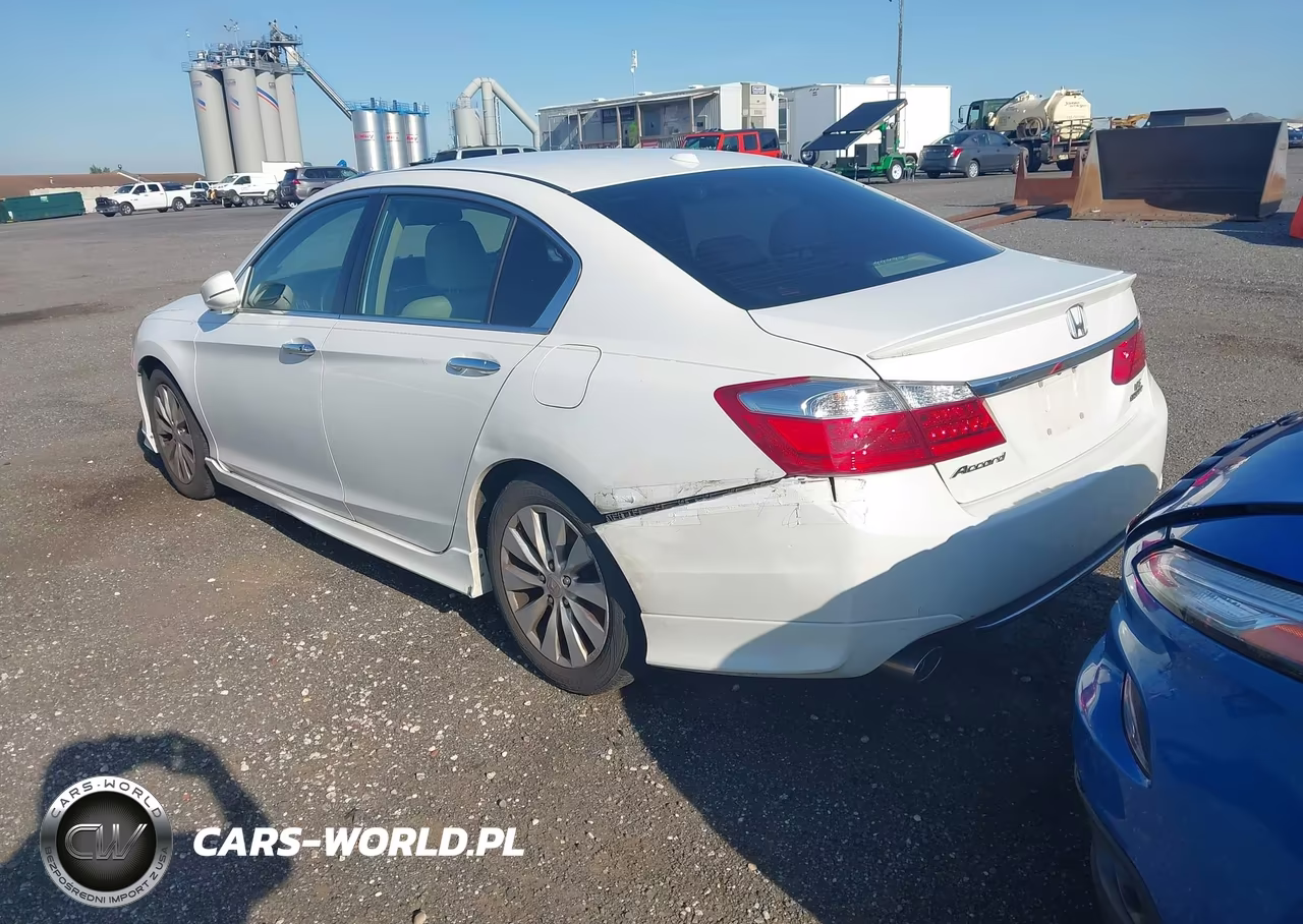 2014 Honda Accord Touring VIN:1HGCR3F97EA033672 - 3