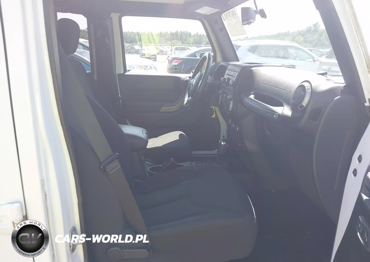 2016 Jeep Wrangler Unlimited Sport VIN:1C4BJWDG6GL137761 - 5