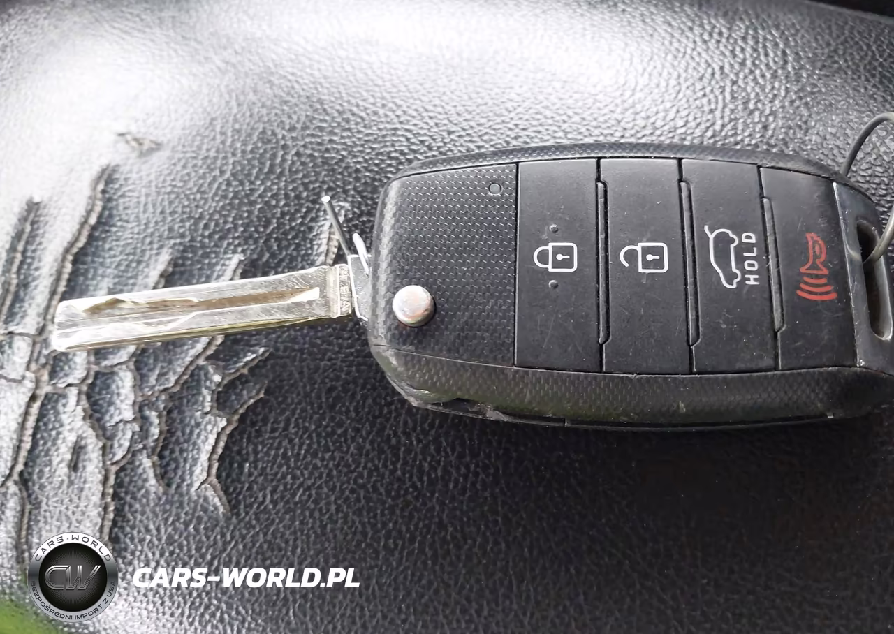 2016 Kia Soul + VIN:KNDJP3A56G7240084 - 11