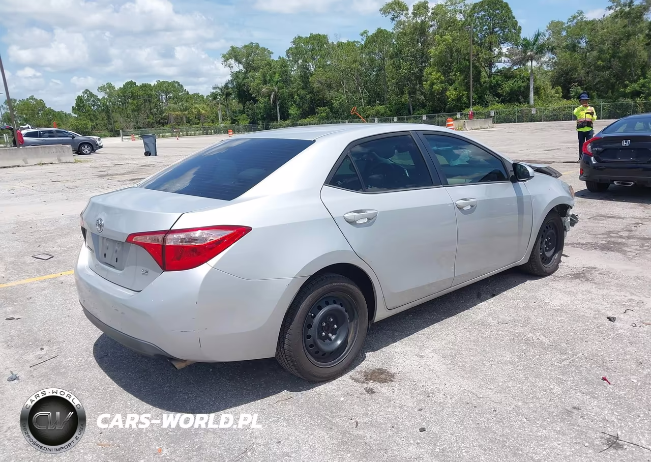 2019 Toyota Corolla Le VIN:2T1BURHE1KC203635 - 4