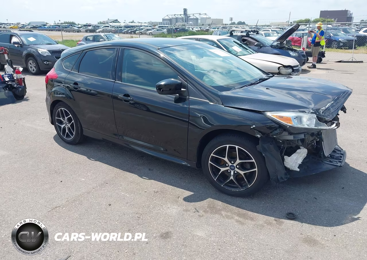 2015 Ford Focus Se VIN:1FADP3K29FL254039 - 1