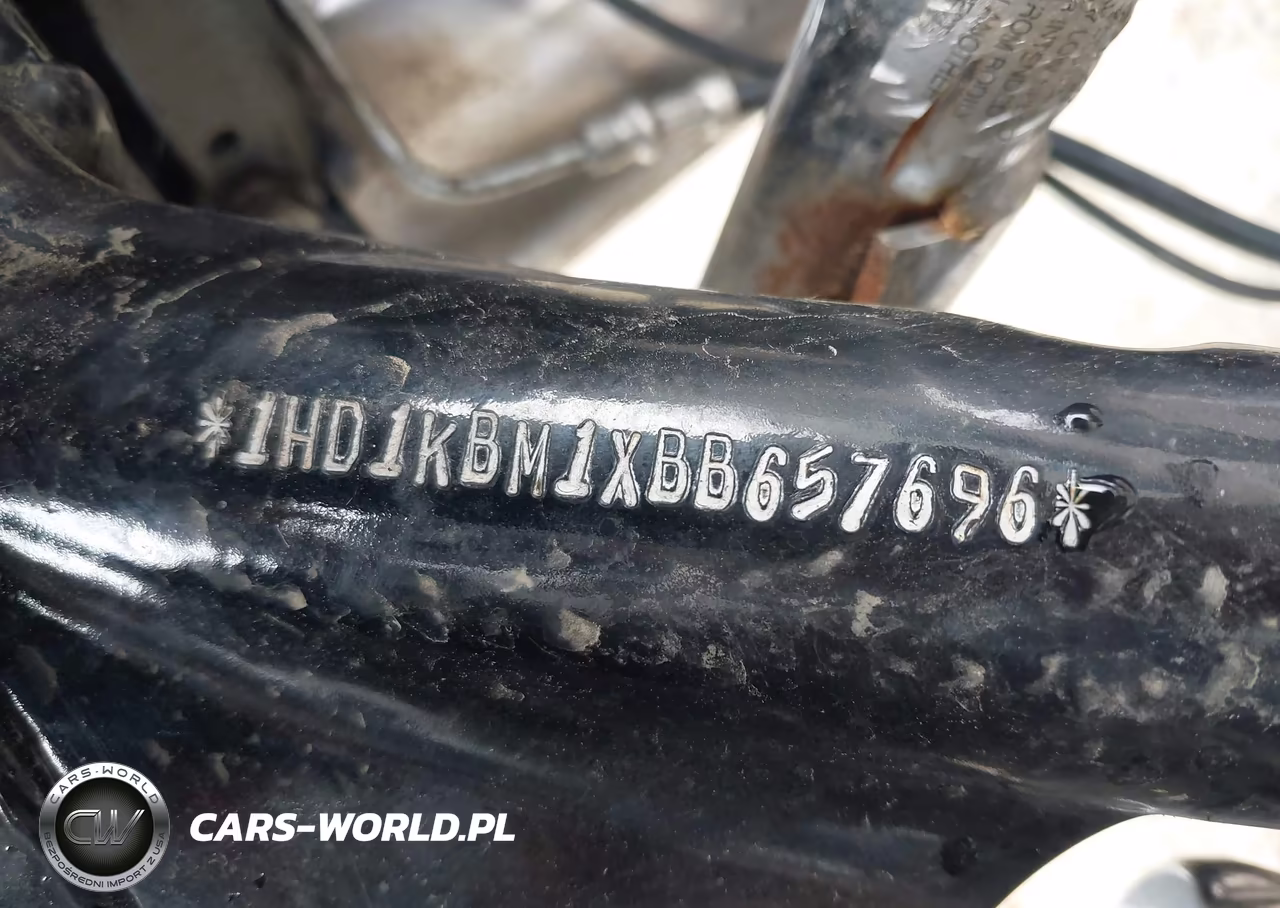 2011 Harley-Davidson Flhx VIN:1HD1KBM1XBB657696 - 10