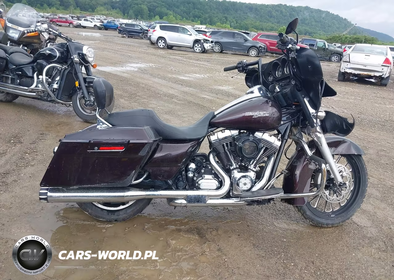 2011 Harley-Davidson Flhx VIN:1HD1KBM1XBB657696 - 12