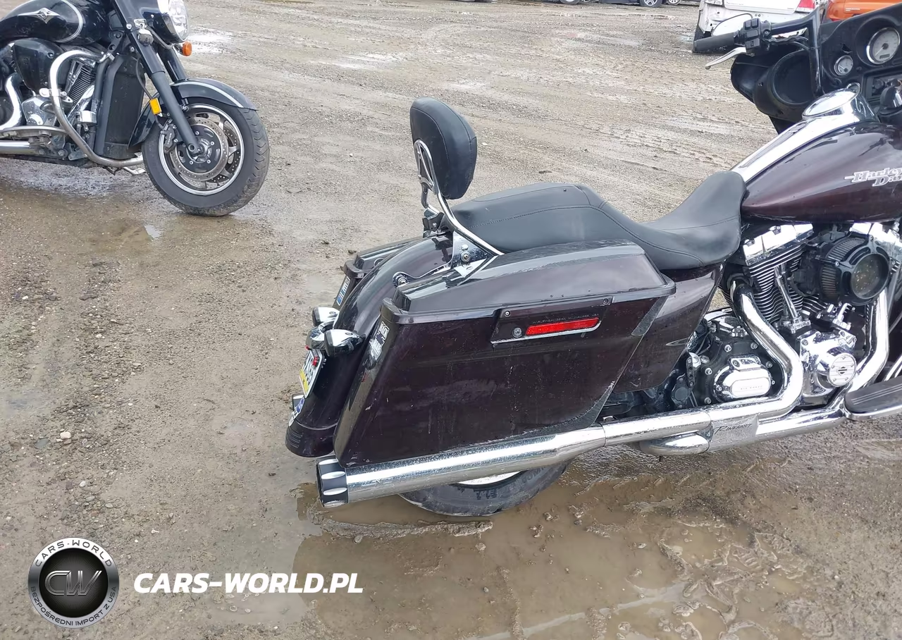 2011 Harley-Davidson Flhx VIN:1HD1KBM1XBB657696 - 4