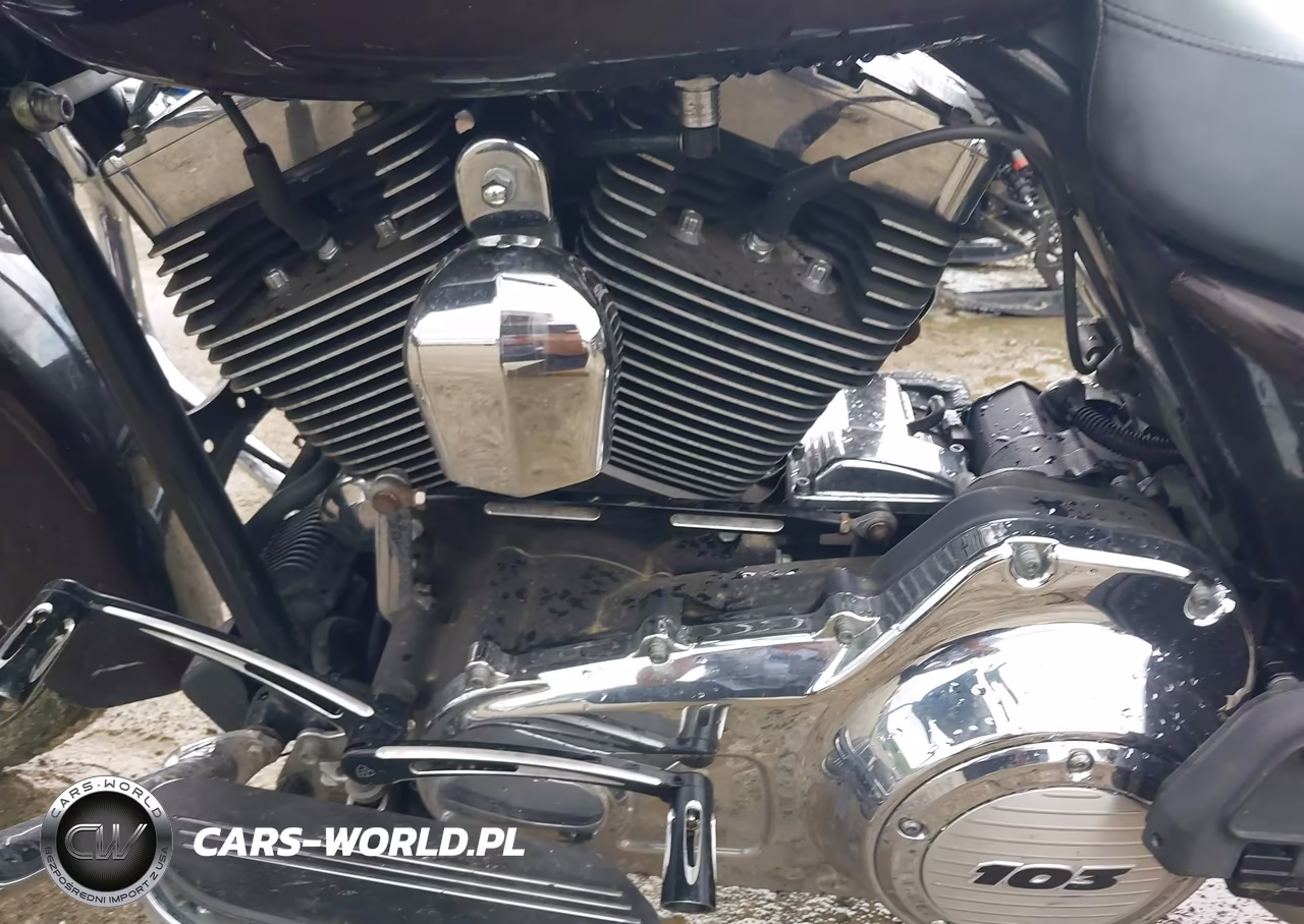 2011 Harley-Davidson Flhx VIN:1HD1KBM1XBB657696 - 9