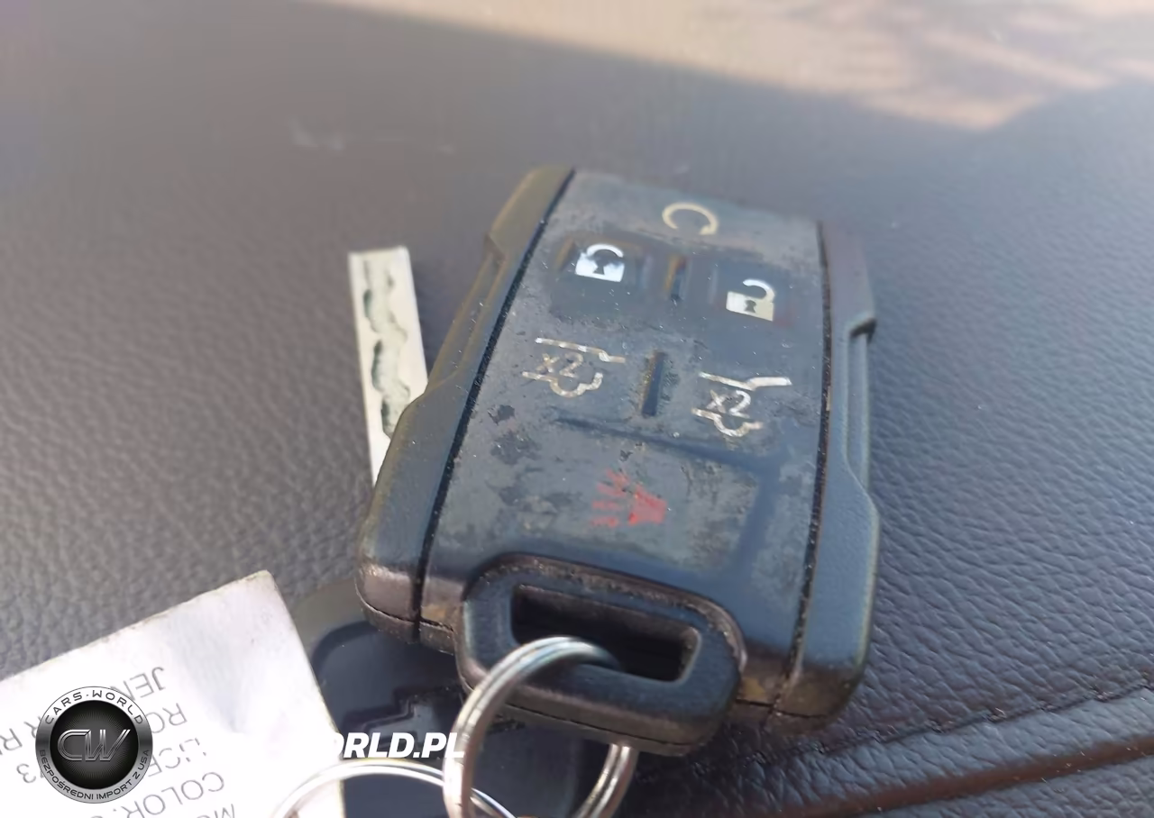 2019 Chevrolet Tahoe Lt VIN:1GNSCBKC9KR303271 - 11