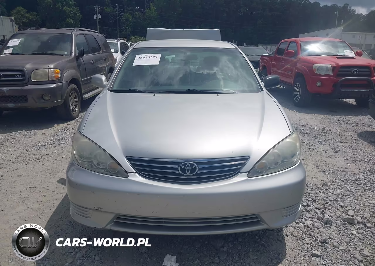2005 Toyota Camry Le VIN:4T1BE32K75U563696 - 12