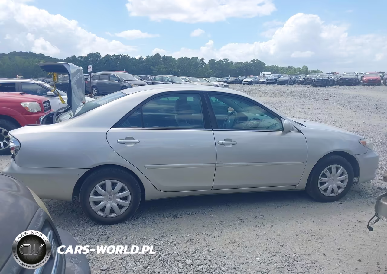 2005 Toyota Camry Le VIN:4T1BE32K75U563696 - 13