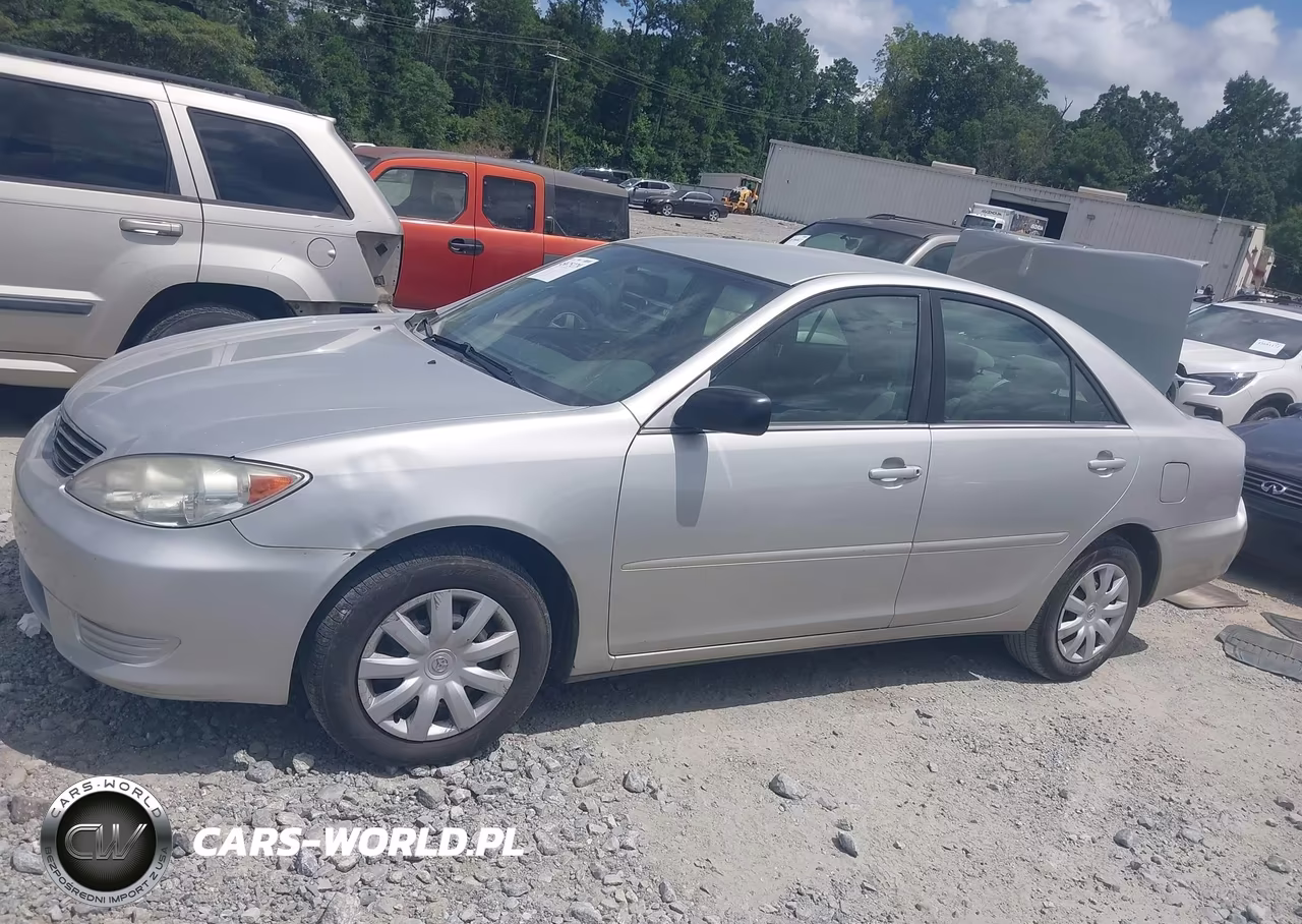 2005 Toyota Camry Le VIN:4T1BE32K75U563696 - 14