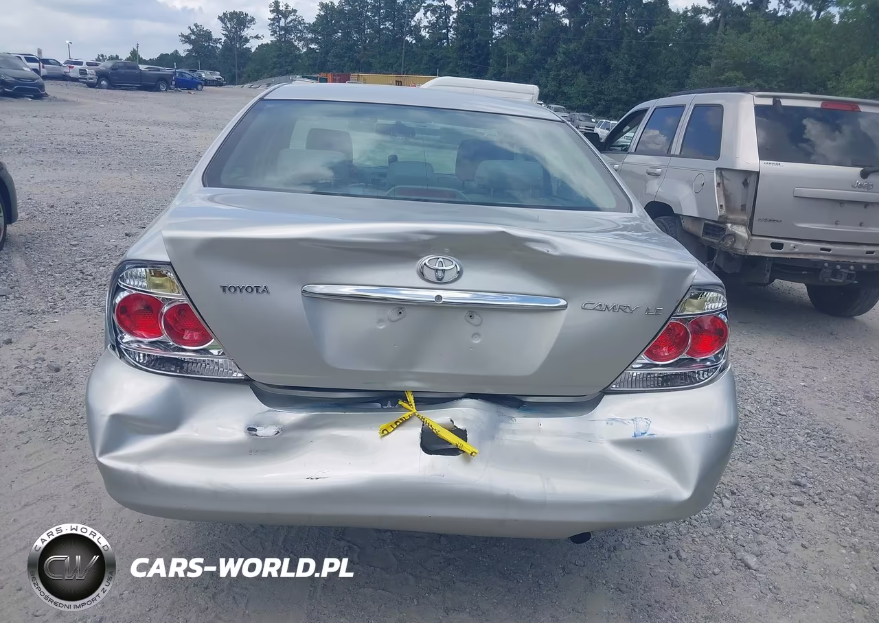 2005 Toyota Camry Le VIN:4T1BE32K75U563696 - 16