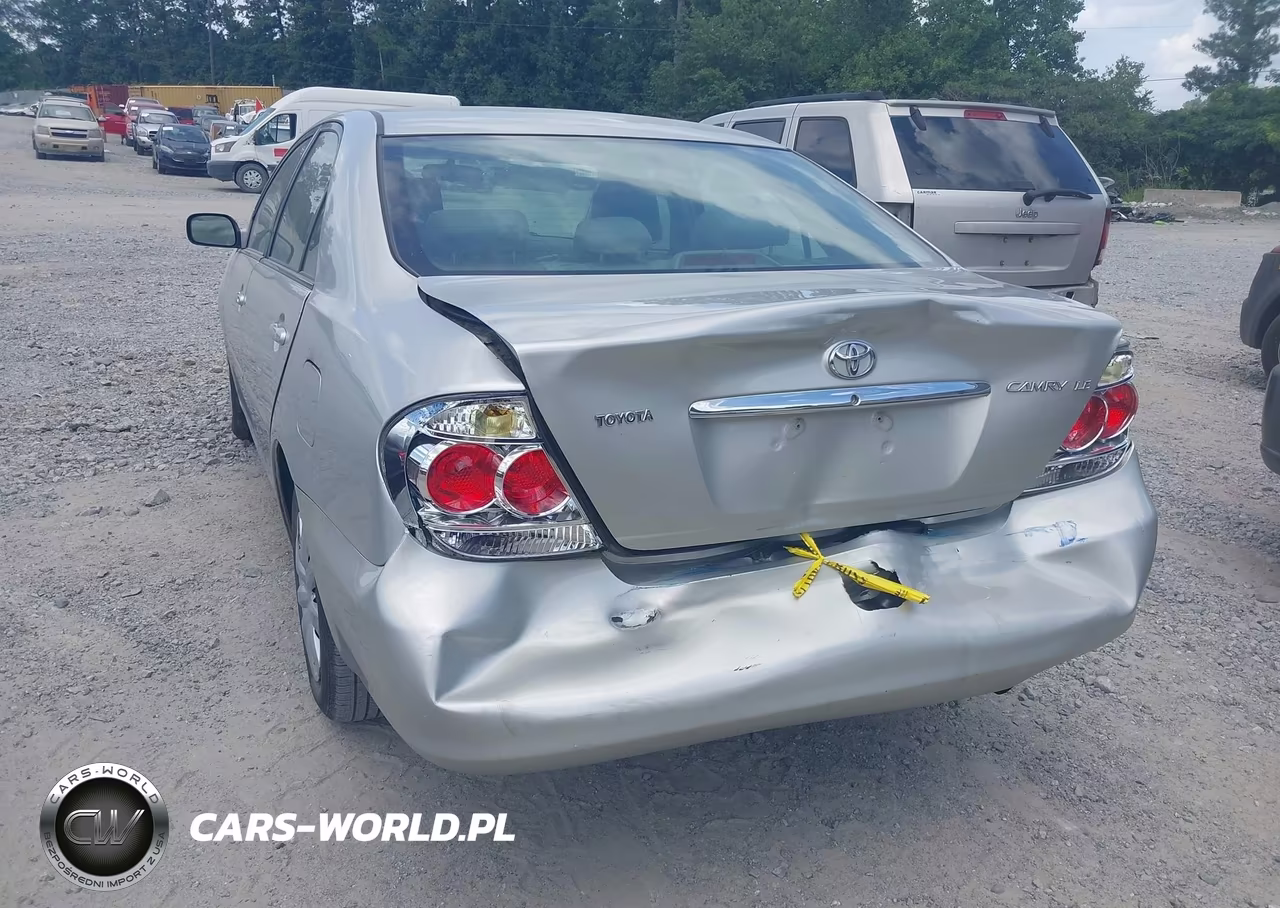 2005 Toyota Camry Le VIN:4T1BE32K75U563696 - 3