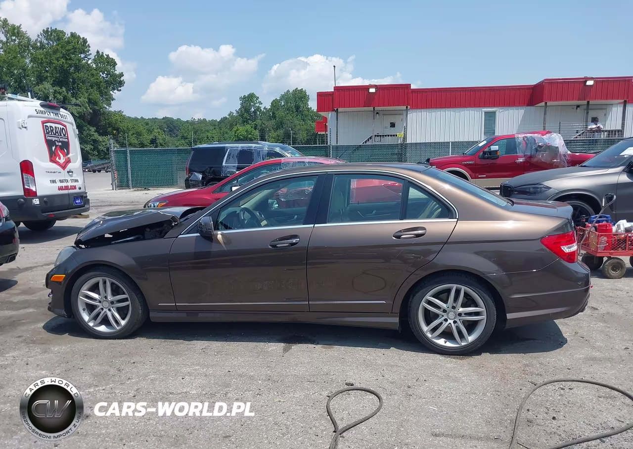 2014 Mercedes-Benz C 300 Sport 4Matic VIN:WDDGF8AB1EA914633 - 14