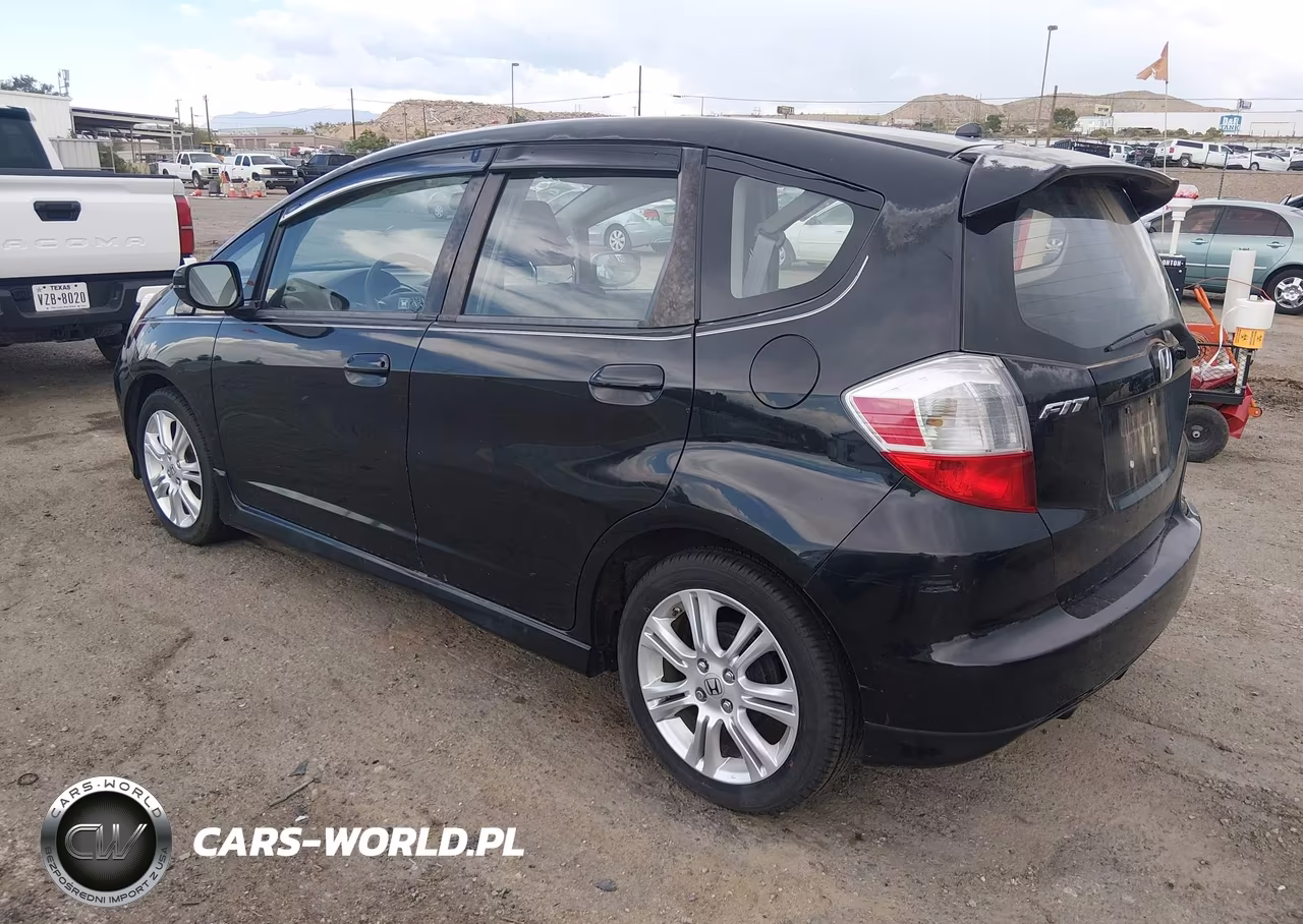 2011 Honda Fit Sport VIN:JHMGE8H52BS003941 - 3