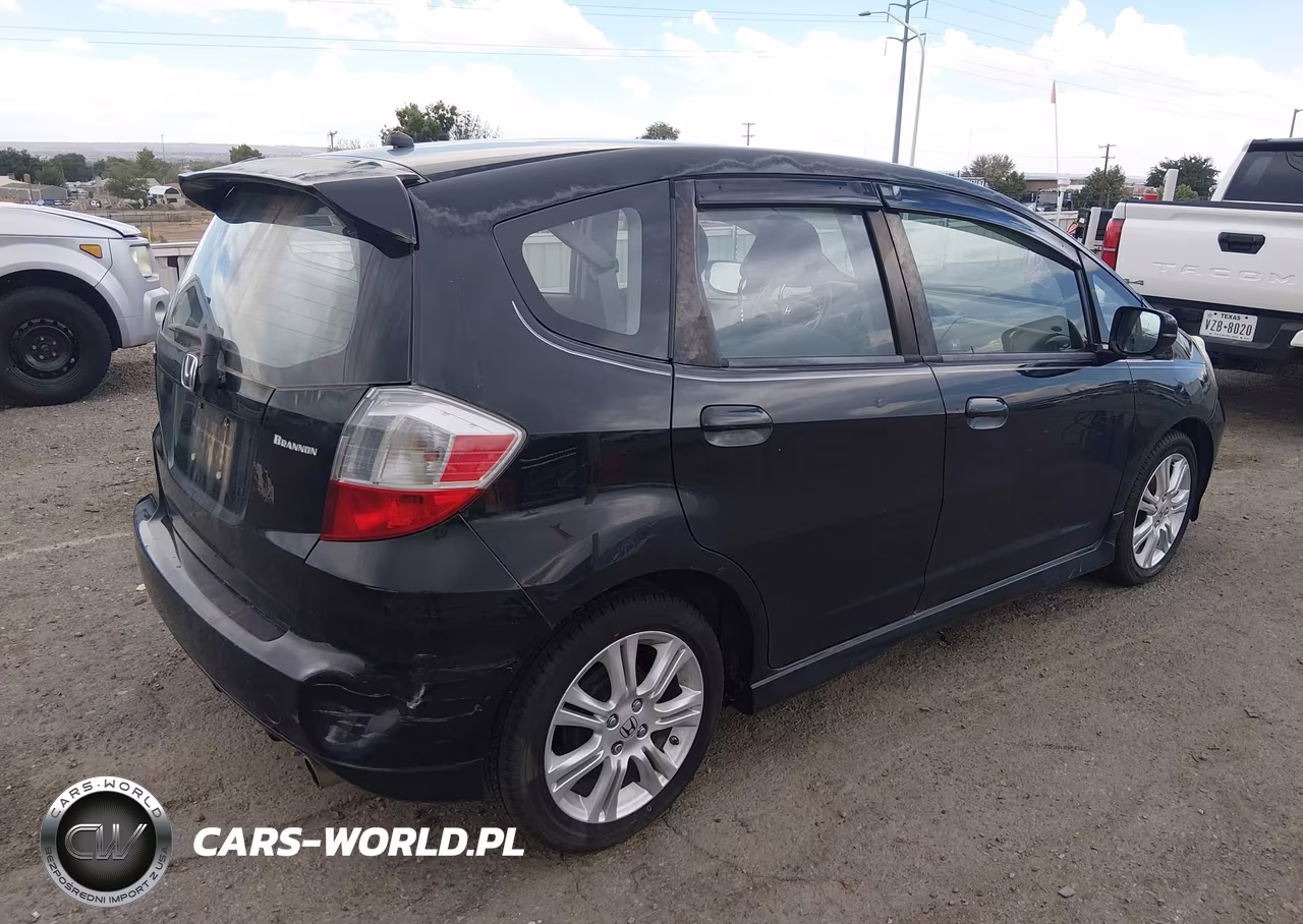 2011 Honda Fit Sport VIN:JHMGE8H52BS003941 - 4