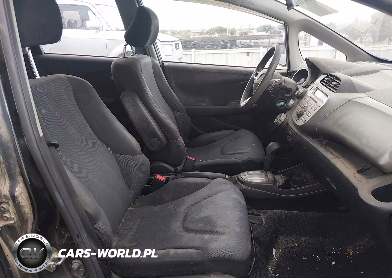 2011 Honda Fit Sport VIN:JHMGE8H52BS003941 - 5