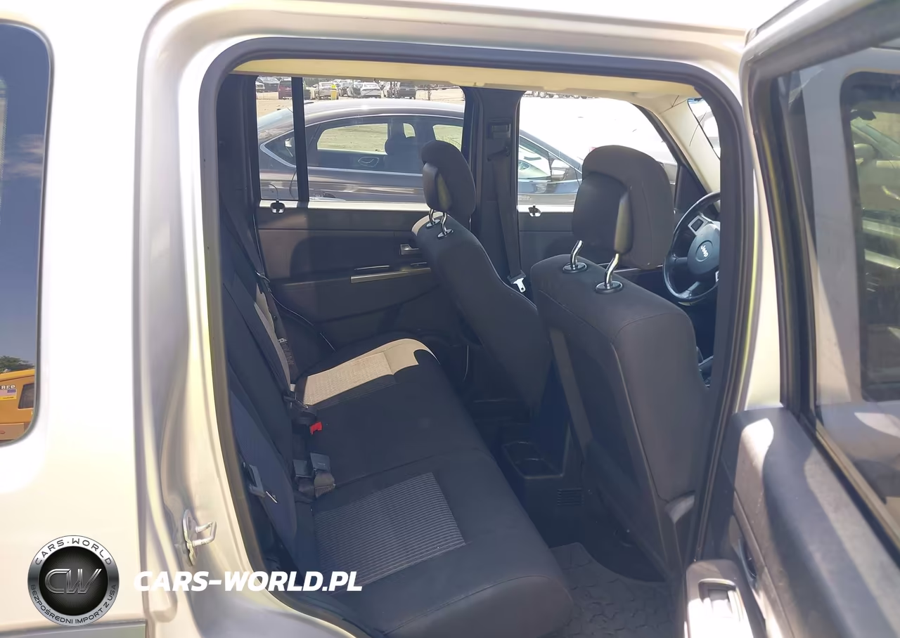 2010 Jeep Liberty Renegade VIN:1J4PN3GK3AW151402 - 8