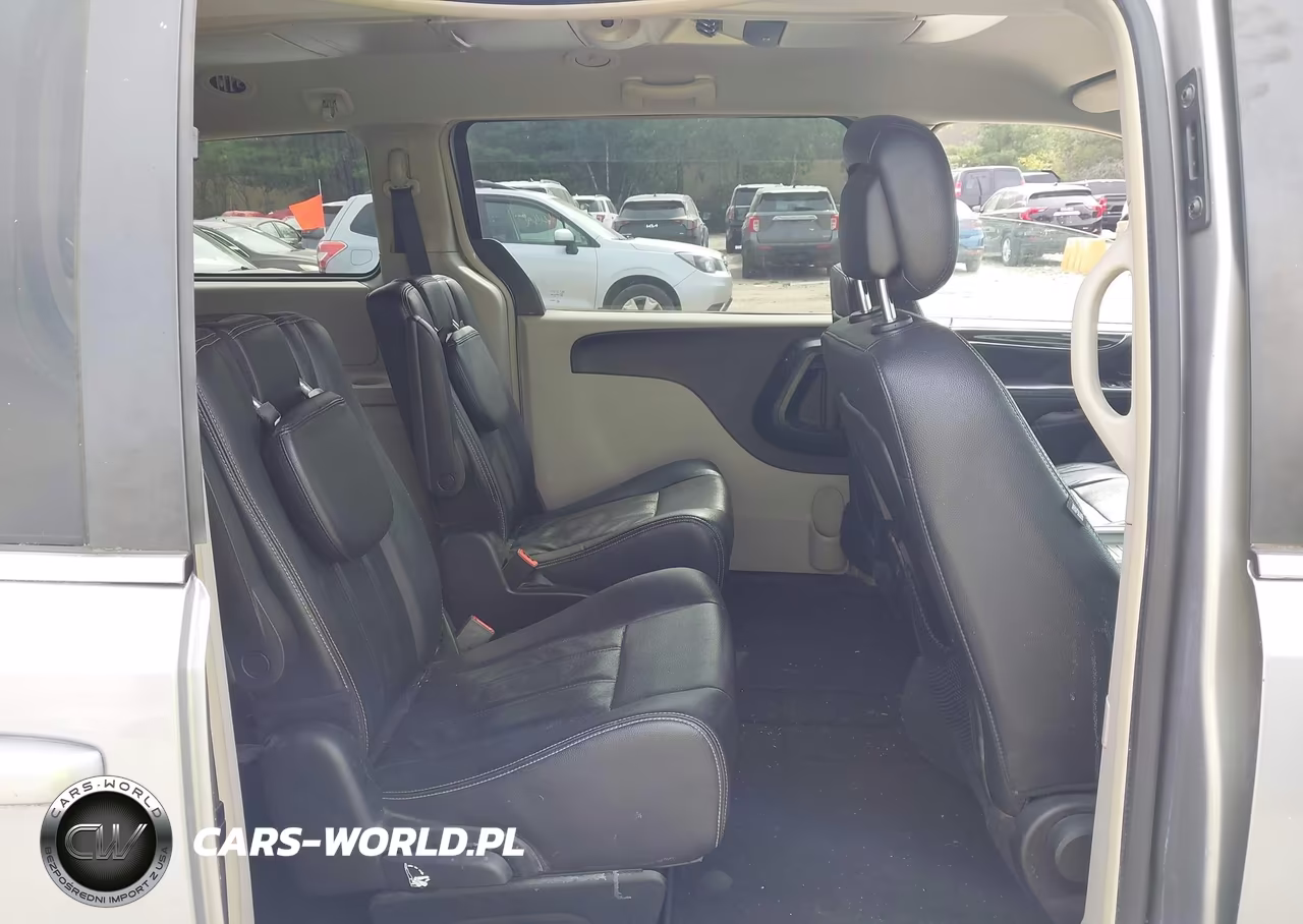 2016 Chrysler Town & Country Touring VIN:2C4RC1BG2GR288991 - 8