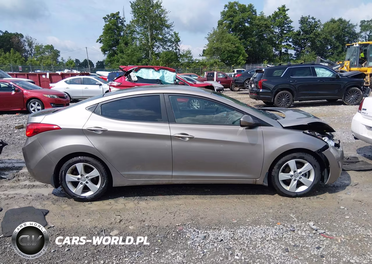 2013 Hyundai Elantra Gls VIN:5NPDH4AE8DH328402 - 13