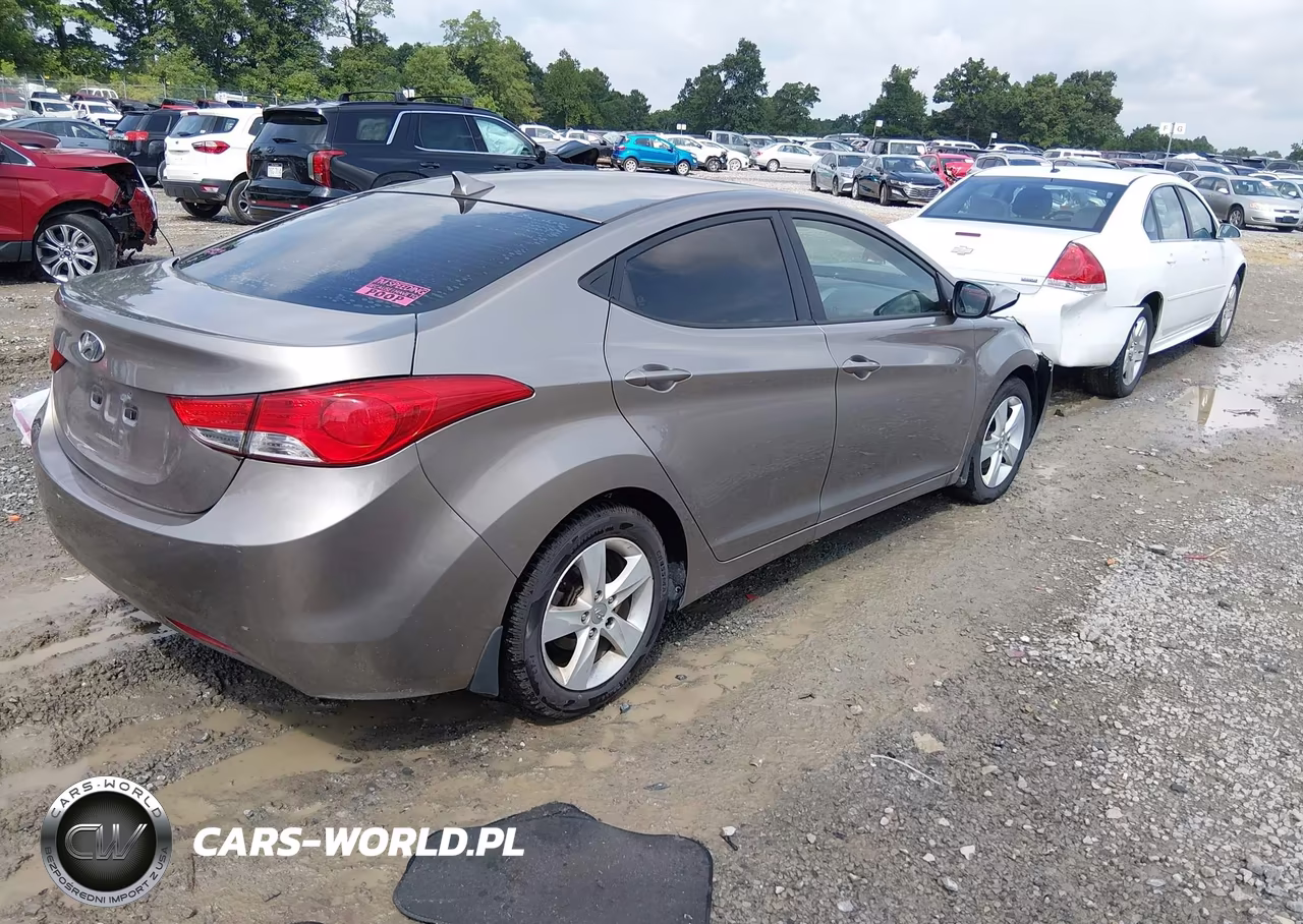 2013 Hyundai Elantra Gls VIN:5NPDH4AE8DH328402 - 4