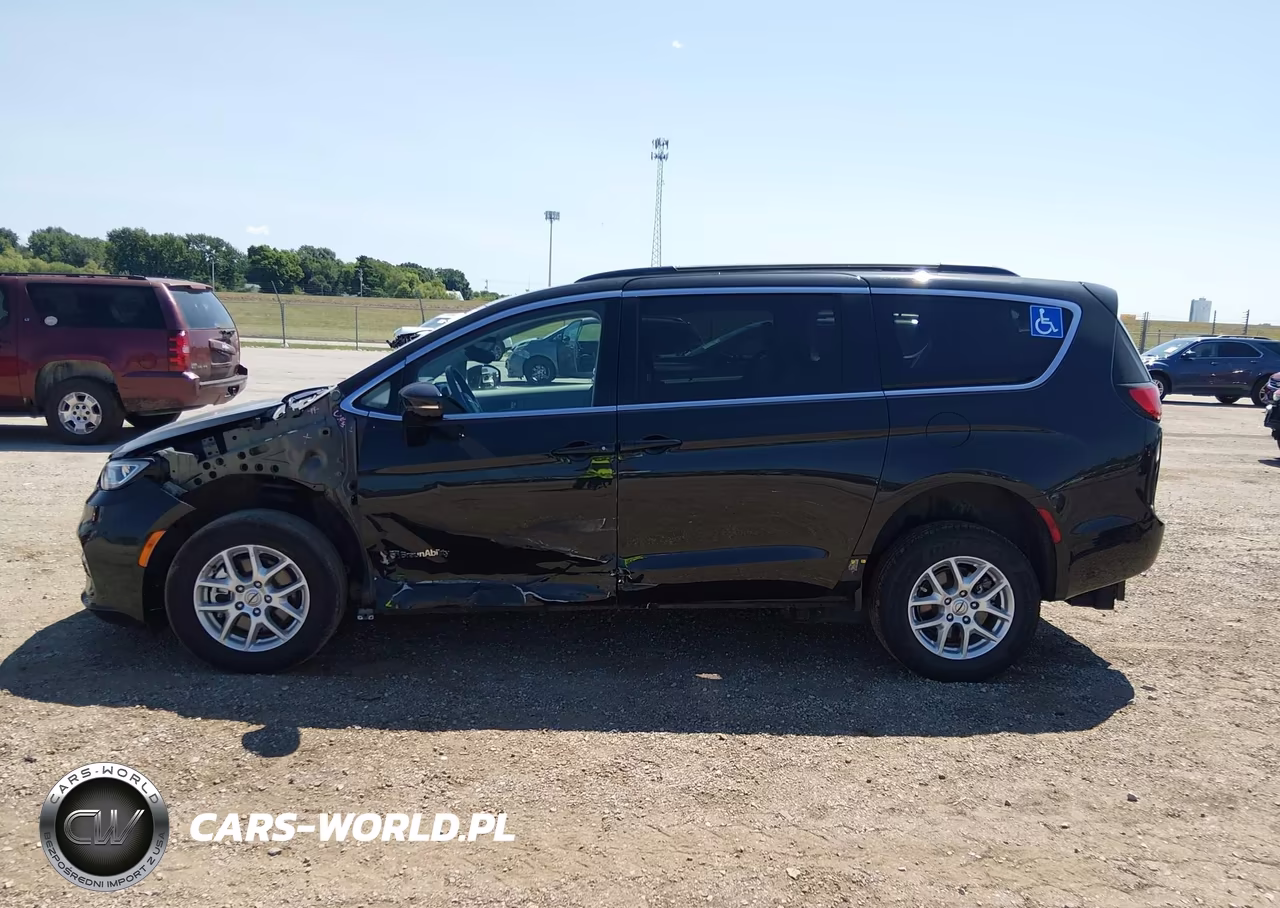 2022 Chrysler Pacifica Touring L VIN:2C4RC1BG1NR145298 - 14
