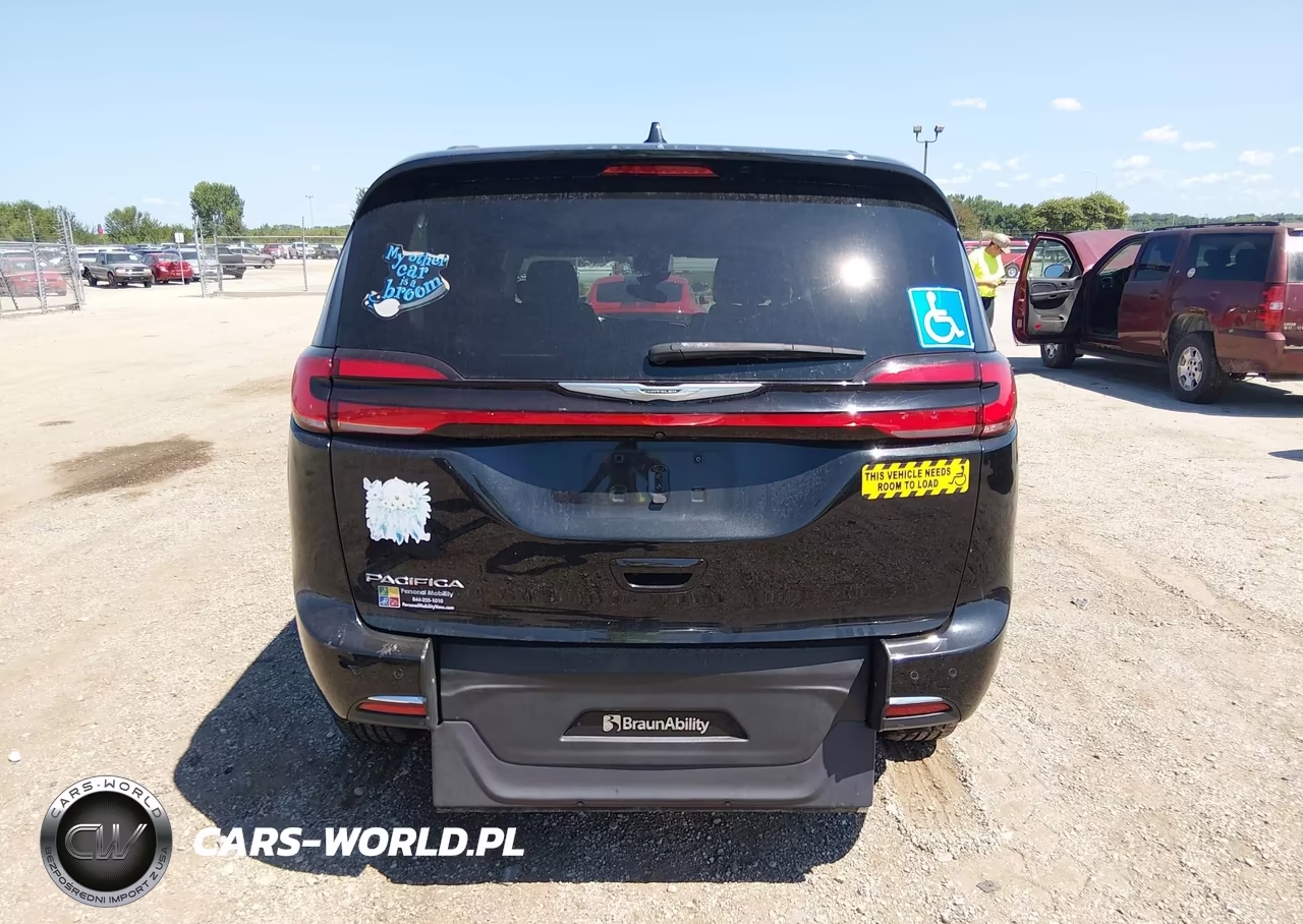 2022 Chrysler Pacifica Touring L VIN:2C4RC1BG1NR145298 - 16