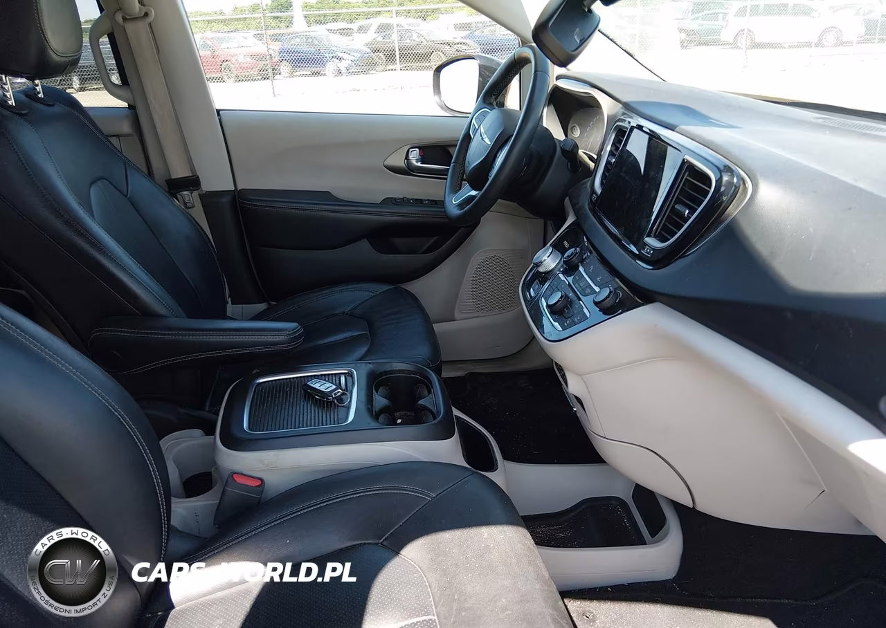 2022 Chrysler Pacifica Touring L VIN:2C4RC1BG1NR145298 - 5