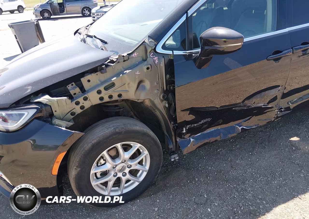 2022 Chrysler Pacifica Touring L VIN:2C4RC1BG1NR145298 - 6