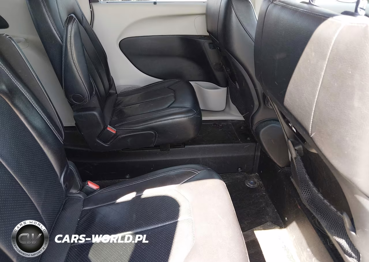 2022 Chrysler Pacifica Touring L VIN:2C4RC1BG1NR145298 - 8