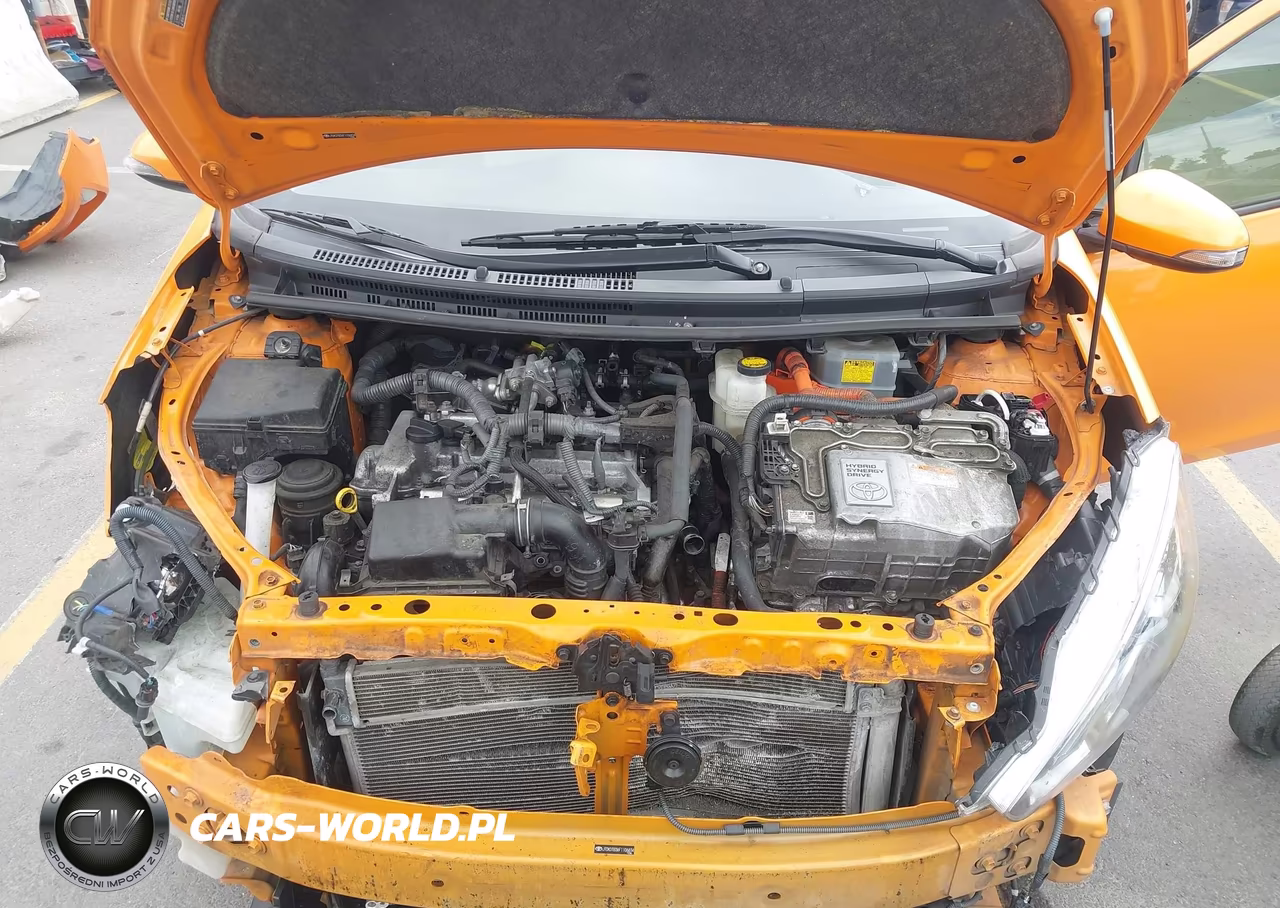 2015 Toyota Prius C Three VIN:JTDKDTB36F1106834 - 10