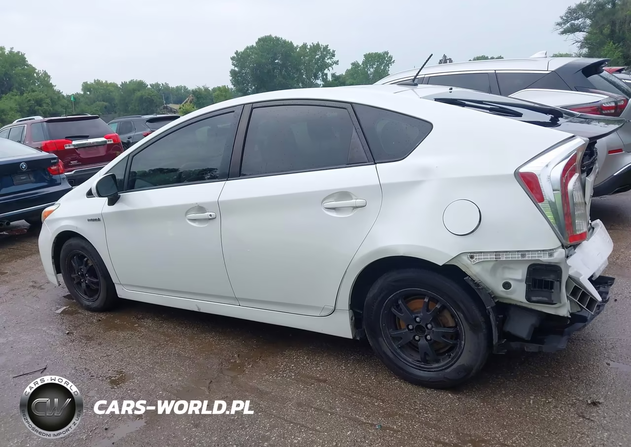 2015 Toyota Prius Three VIN:JTDKN3DU5F1889132 - 14