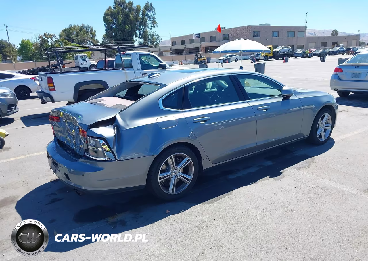 2018 Volvo S90 T5 Momentum VIN:LVY982MK3JP025063 - 4