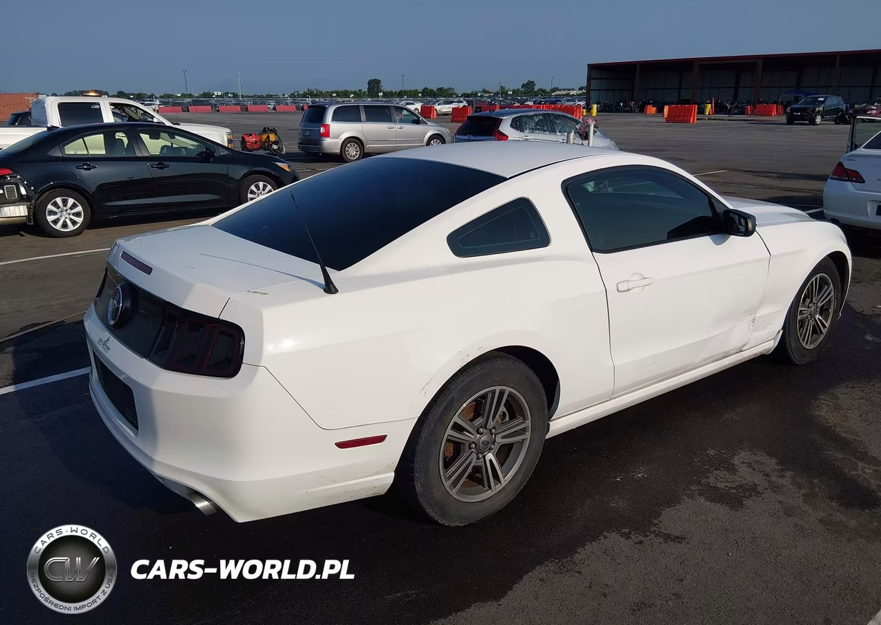 2013 Ford Mustang V6 VIN:1ZVBP8AM3D5240492 - 4