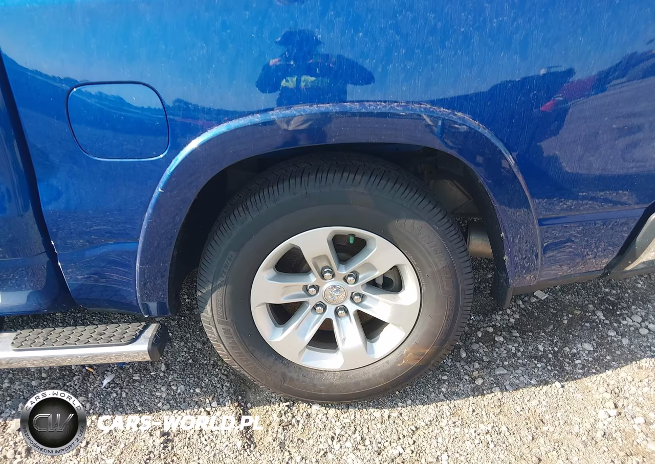 2019 Ram 1500 Laramie 4X4 5'7 Box VIN:1C6SRFJTXKN877537 - 19