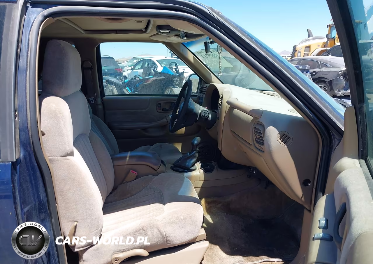 2002 Chevrolet Blazer Ls VIN:1GNCS18WX2K117217 - 5
