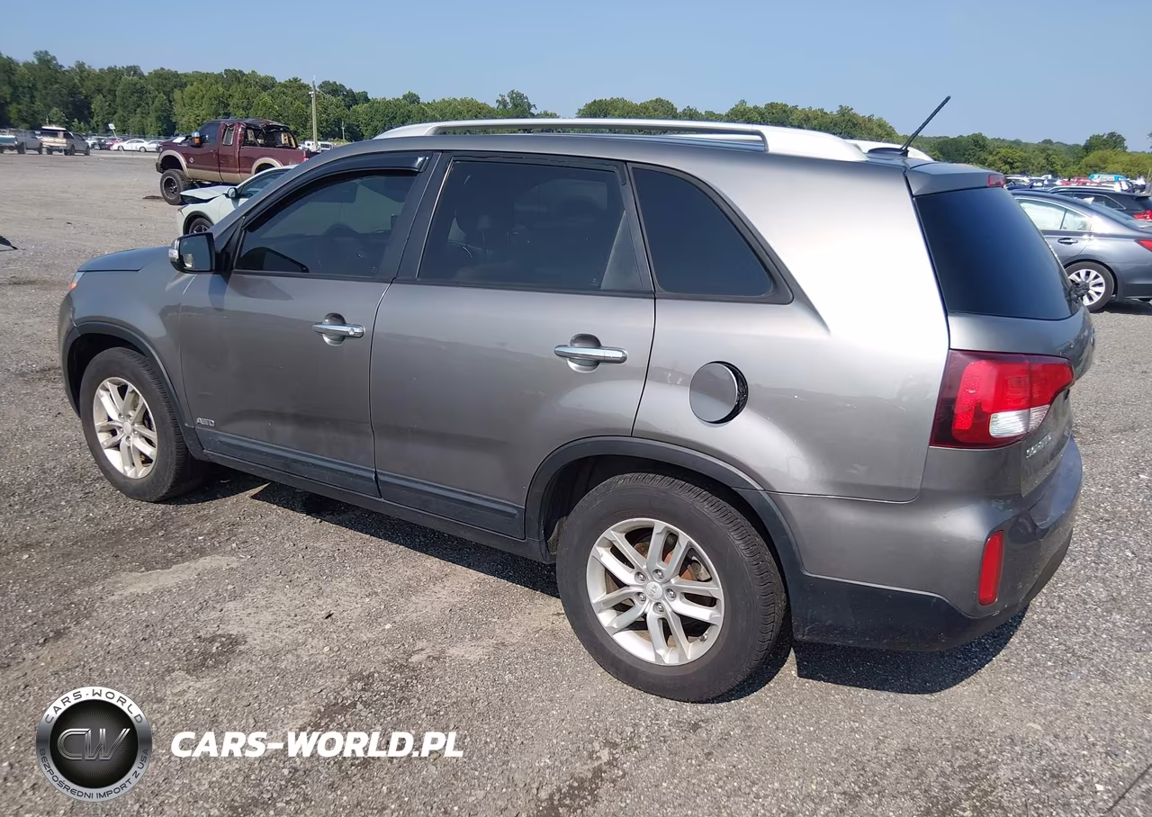 2015 Kia Sorento Lx VIN:5XYKTCA63FG585017 - 3