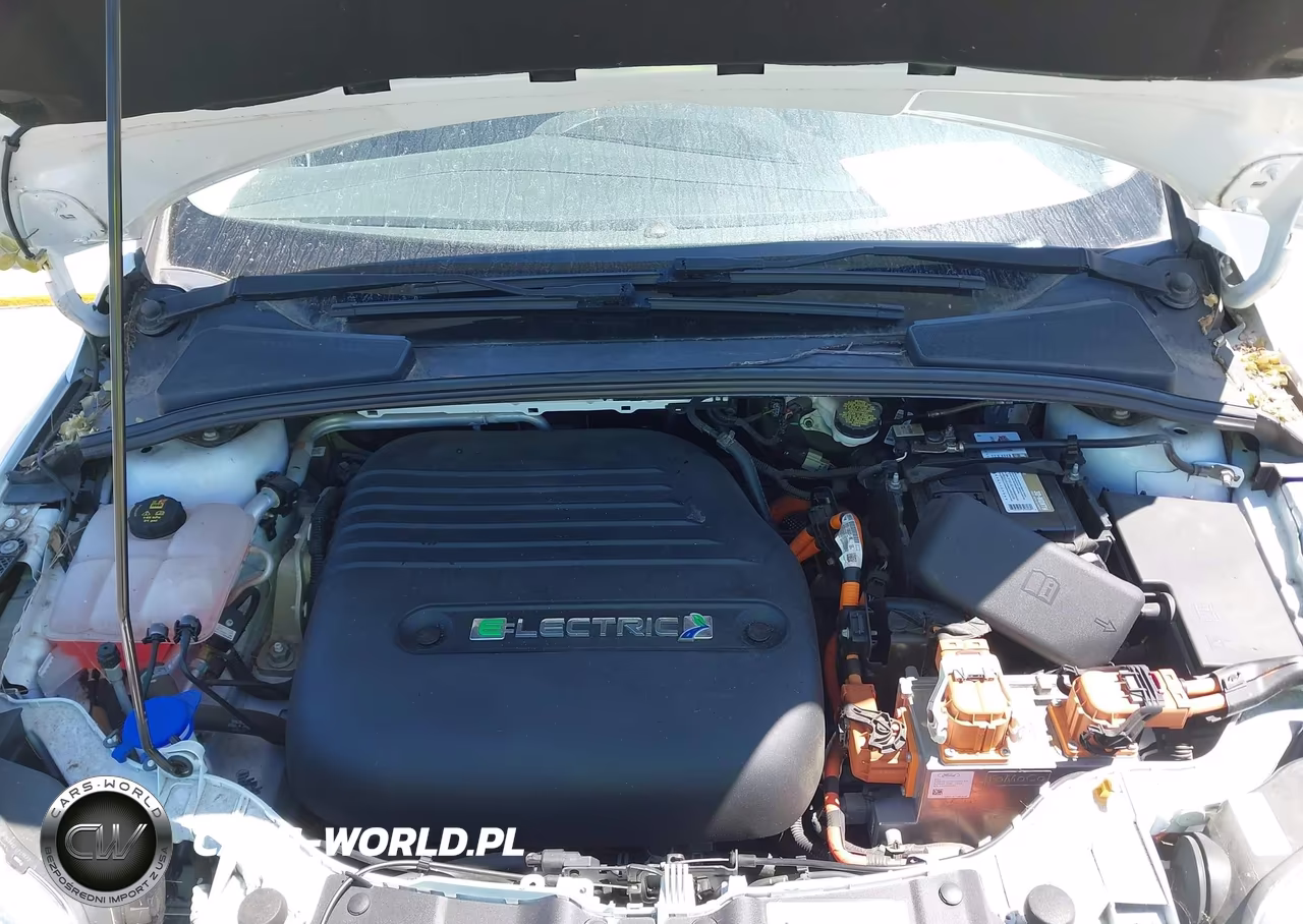 2018 Ford Focus Electric VIN:1FADP3R45JL296126 - 10