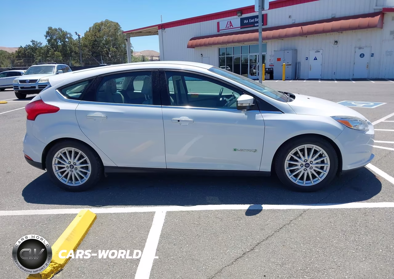 2018 Ford Focus Electric VIN:1FADP3R45JL296126 - 14