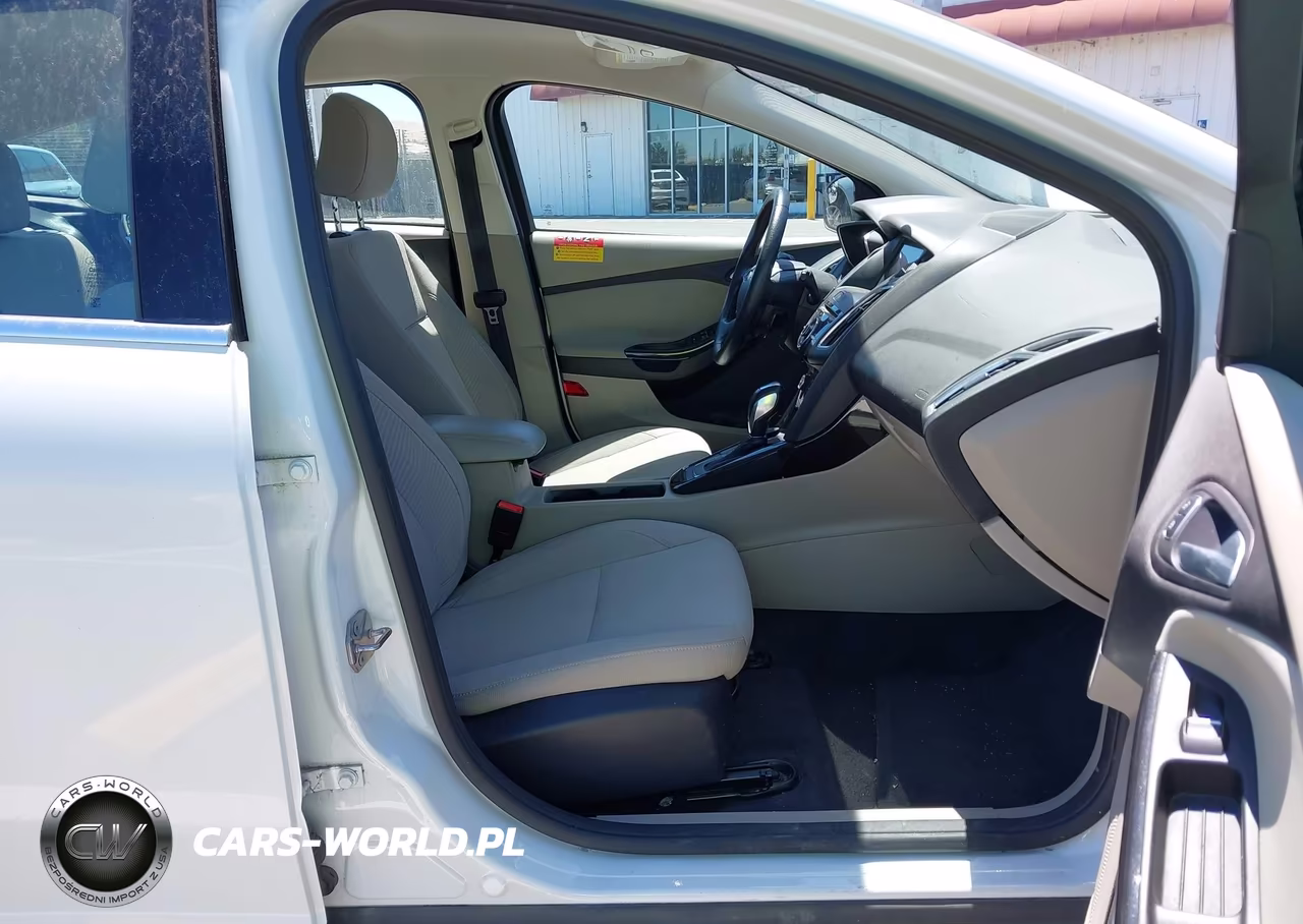 2018 Ford Focus Electric VIN:1FADP3R45JL296126 - 5