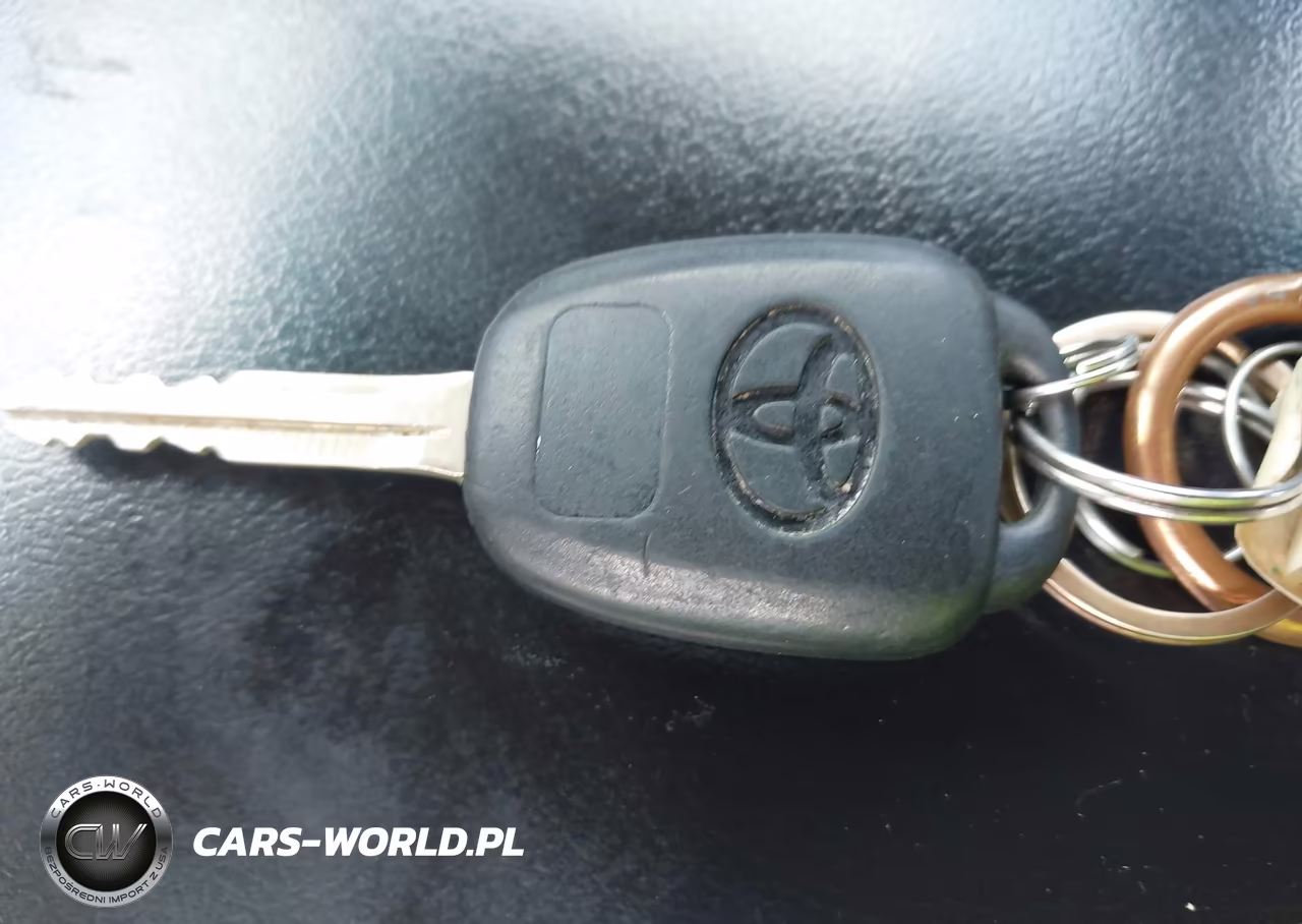 2016 Toyota Camry Le VIN:4T4BF1FKXGR573997 - 11