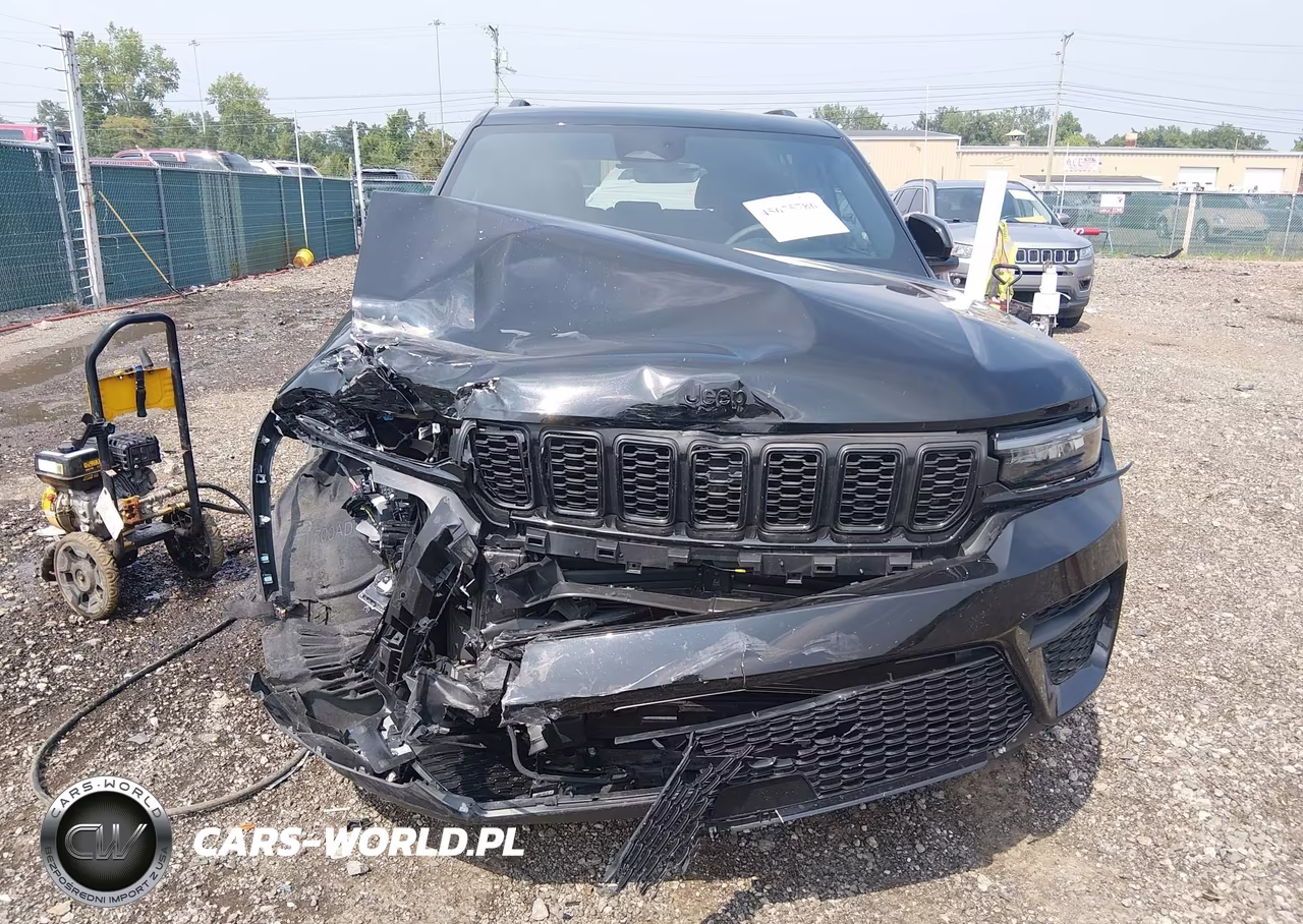 2025 Jeep Grand Cherokee Altitude X 4X4 VIN:1C4RJHAGXSC366841 - 13