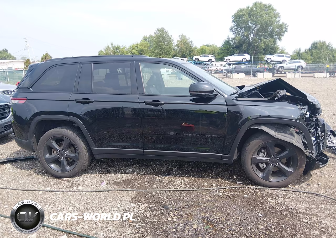 2025 Jeep Grand Cherokee Altitude X 4X4 VIN:1C4RJHAGXSC366841 - 14