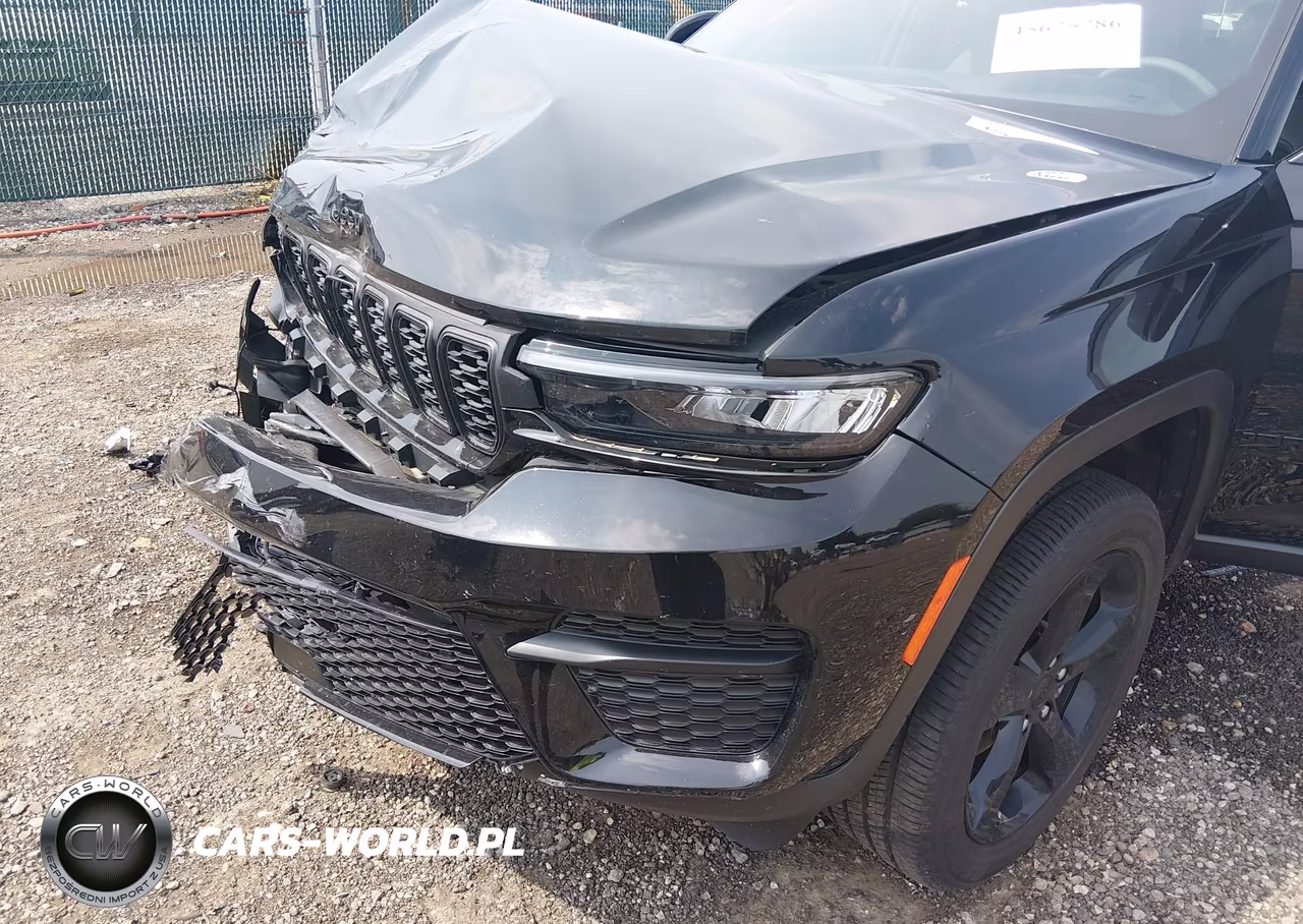 2025 Jeep Grand Cherokee Altitude X 4X4 VIN:1C4RJHAGXSC366841 - 18