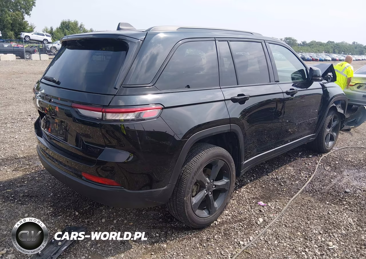 2025 Jeep Grand Cherokee Altitude X 4X4 VIN:1C4RJHAGXSC366841 - 4