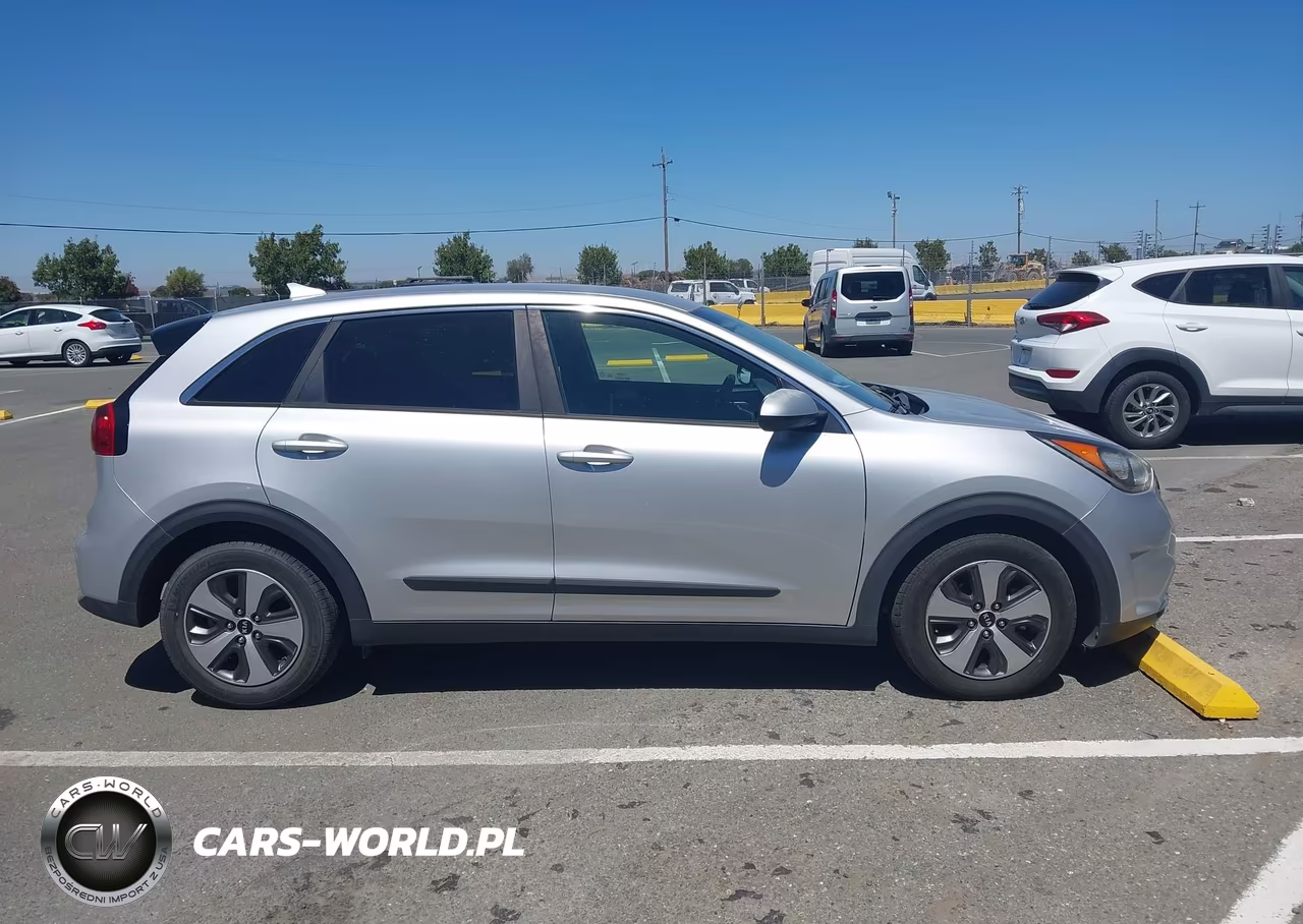 2018 Kia Niro Fe VIN:KNDCB3LC5J5132674 - 13
