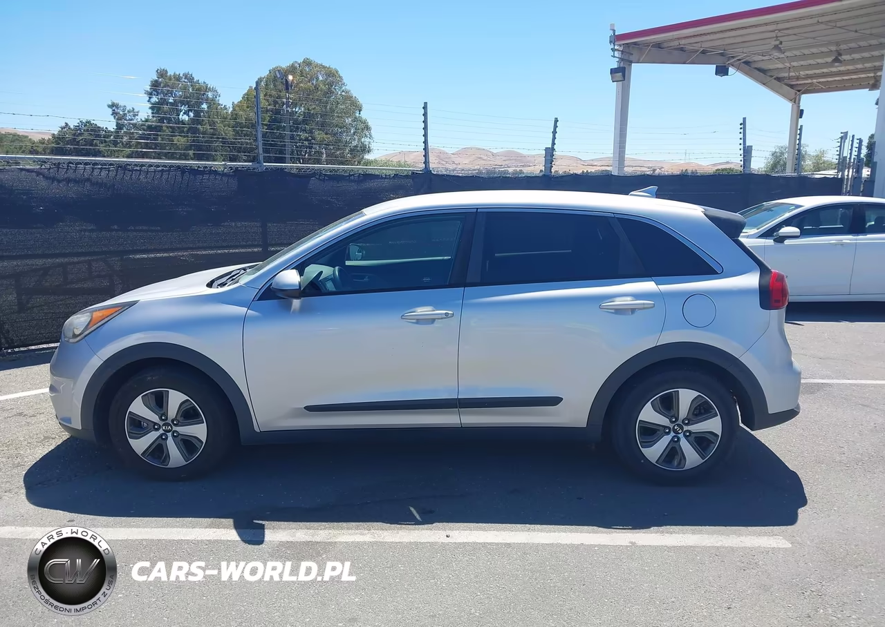2018 Kia Niro Fe VIN:KNDCB3LC5J5132674 - 14